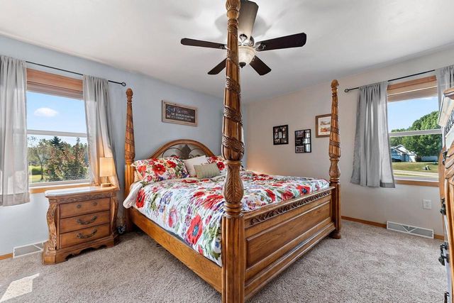 5056 SNAPDRAGON CIRCLE, Little Suamico, WI 54141