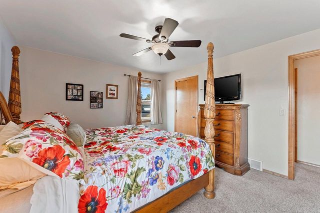 5056 SNAPDRAGON CIRCLE, Little Suamico, WI 54141