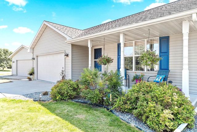 5056 SNAPDRAGON CIRCLE, Little Suamico, WI 54141
