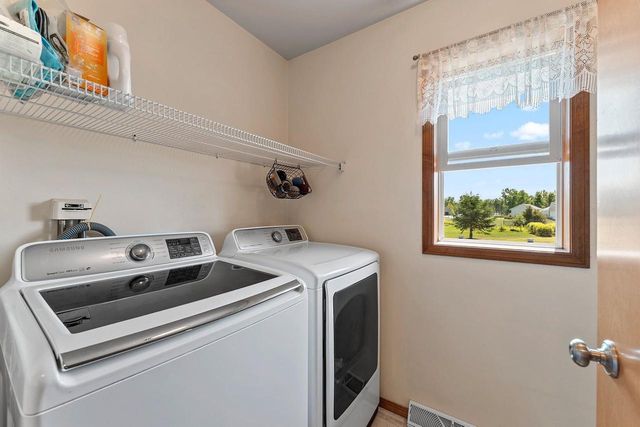 5056 SNAPDRAGON CIRCLE, Little Suamico, WI 54141