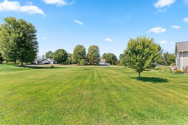 5056 SNAPDRAGON CIRCLE, Little Suamico, WI 54141