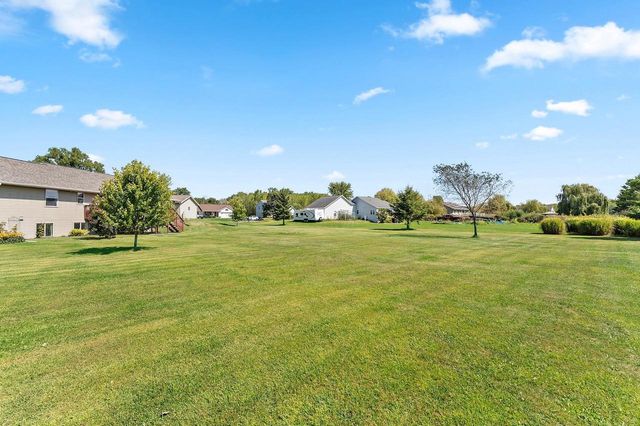 5056 SNAPDRAGON CIRCLE, Little Suamico, WI 54141