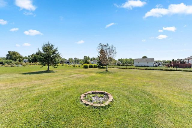 5056 SNAPDRAGON CIRCLE, Little Suamico, WI 54141