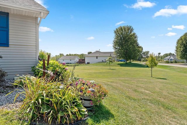 5056 SNAPDRAGON CIRCLE, Little Suamico, WI 54141