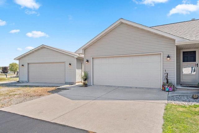 5056 SNAPDRAGON CIRCLE, Little Suamico, WI 54141