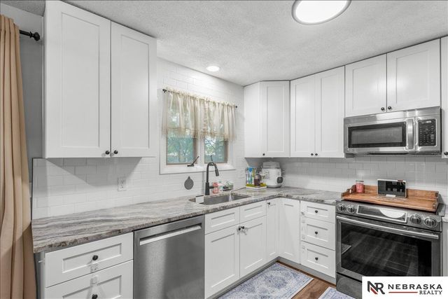 5615 Hallcliffe Court, Lincoln, NE 68516
