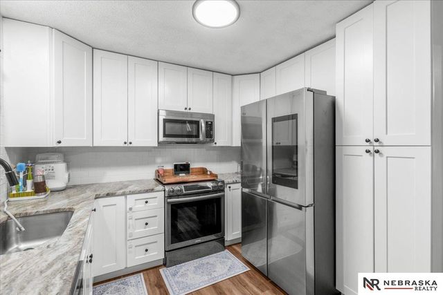 5615 Hallcliffe Court, Lincoln, NE 68516