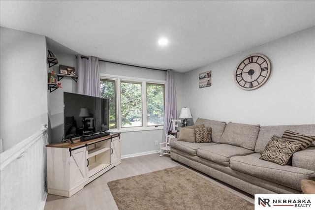 5615 Hallcliffe Court, Lincoln, NE 68516