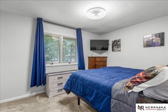 5615 Hallcliffe Court, Lincoln, NE 68516