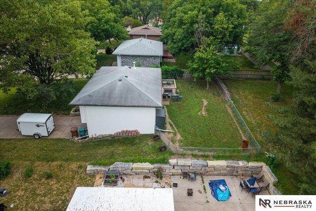 5615 Hallcliffe Court, Lincoln, NE 68516
