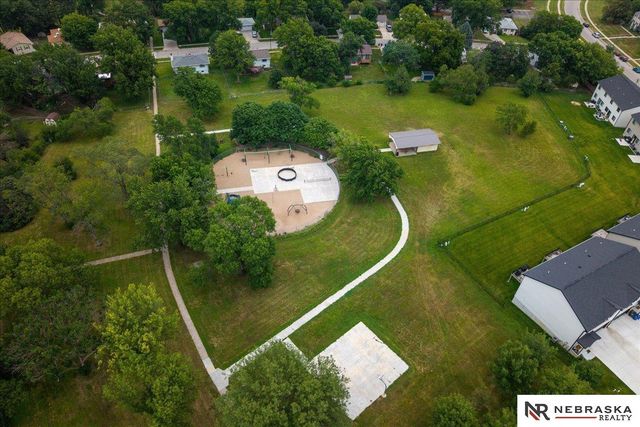 5615 Hallcliffe Court, Lincoln, NE 68516
