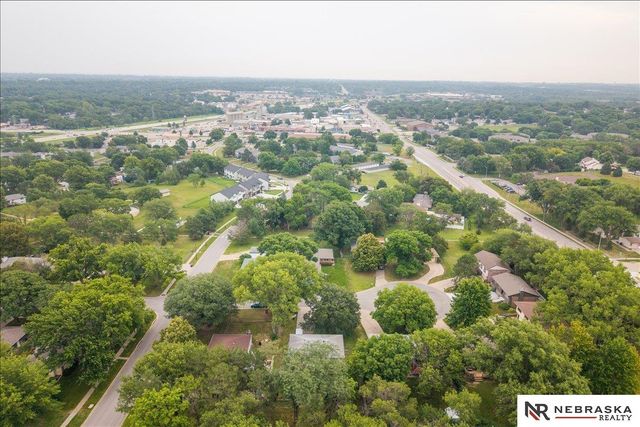 5615 Hallcliffe Court, Lincoln, NE 68516