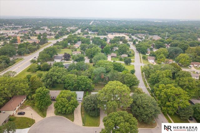 5615 Hallcliffe Court, Lincoln, NE 68516