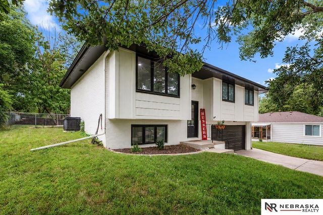 5615 Hallcliffe Court, Lincoln, NE 68516