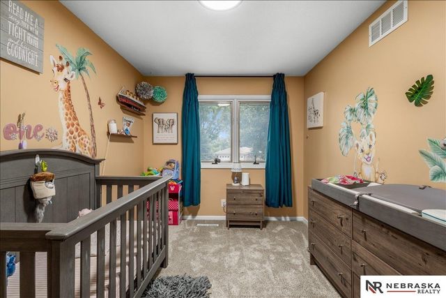 5615 Hallcliffe Court, Lincoln, NE 68516