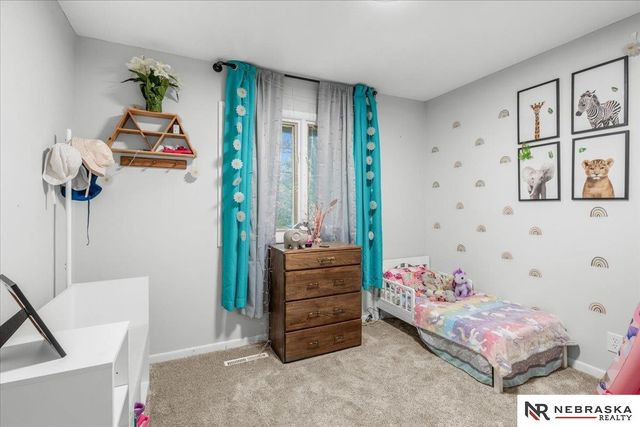 5615 Hallcliffe Court, Lincoln, NE 68516