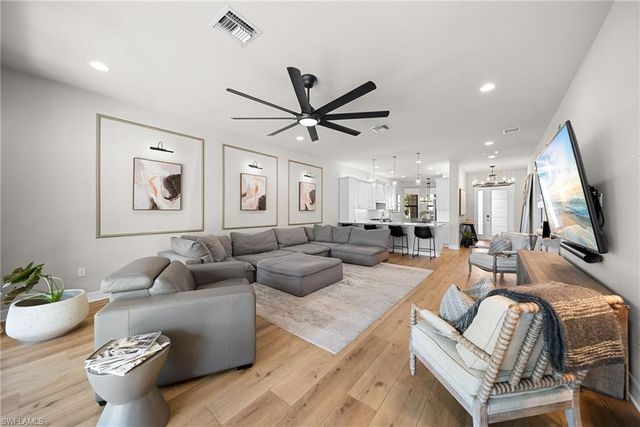 4481 Aurora ST, Naples, FL 34119