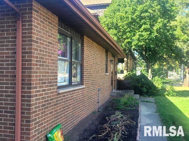 526 South Grand Avenue West, Springfield, IL 62704