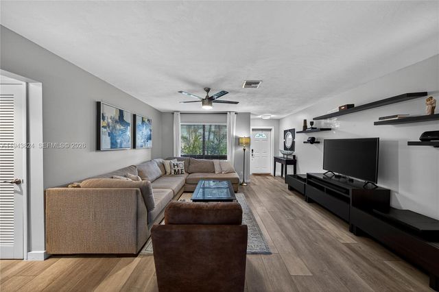 371 SE 3rd St, Pompano Beach, FL 33060