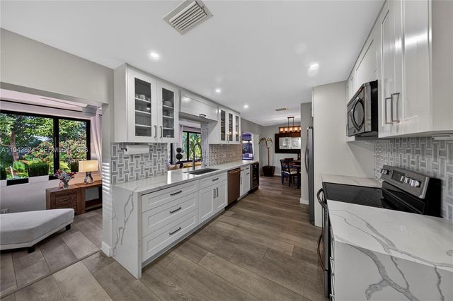 371 SE 3rd St, Pompano Beach, FL 33060