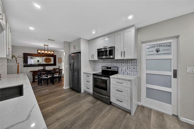 371 SE 3rd St, Pompano Beach, FL 33060