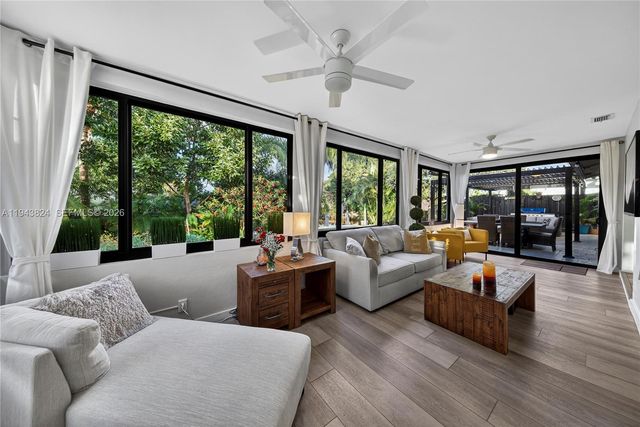 371 SE 3rd St, Pompano Beach, FL 33060