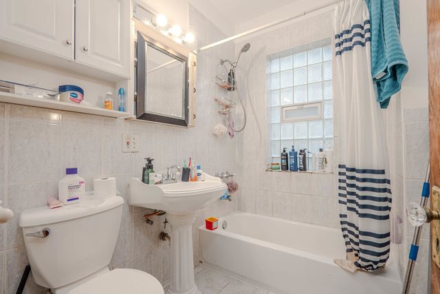 1435 Grove Avenue, Berwyn, IL 60402