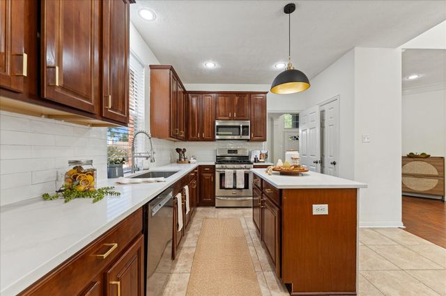 1726 Summergate Drive, Conroe, TX 77304