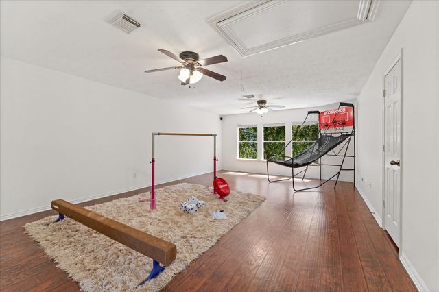 1726 Summergate Drive, Conroe, TX 77304
