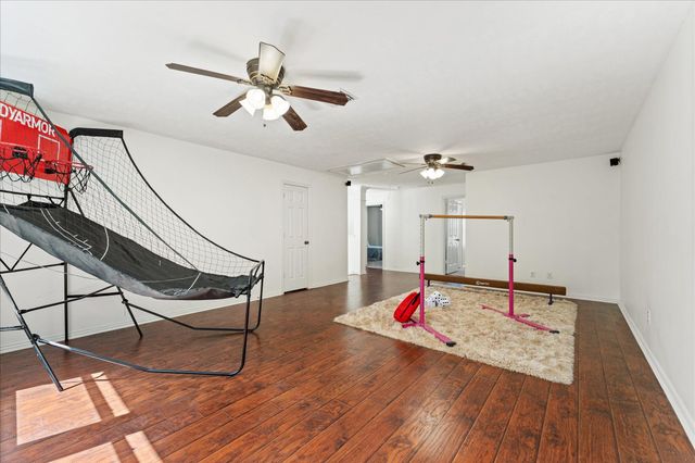 1726 Summergate Drive, Conroe, TX 77304