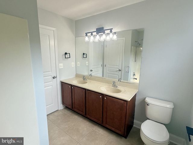 8 MECHANIC ST, Swedesboro, NJ 08085