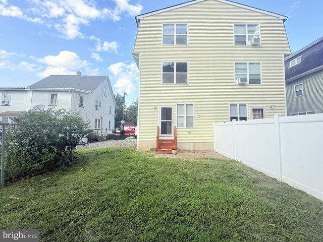 8 MECHANIC ST, Swedesboro, NJ 08085