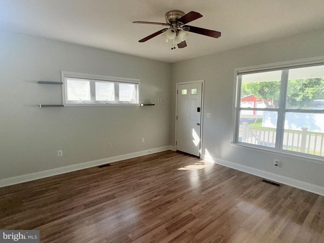 8 MECHANIC ST, Swedesboro, NJ 08085