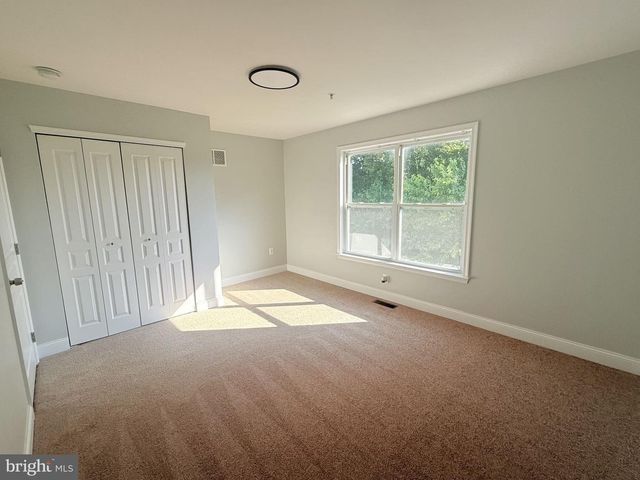 8 MECHANIC ST, Swedesboro, NJ 08085
