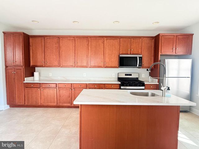 8 MECHANIC ST, Swedesboro, NJ 08085