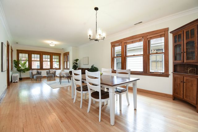 1042 S Kenilworth Avenue, Oak Park, IL 60304