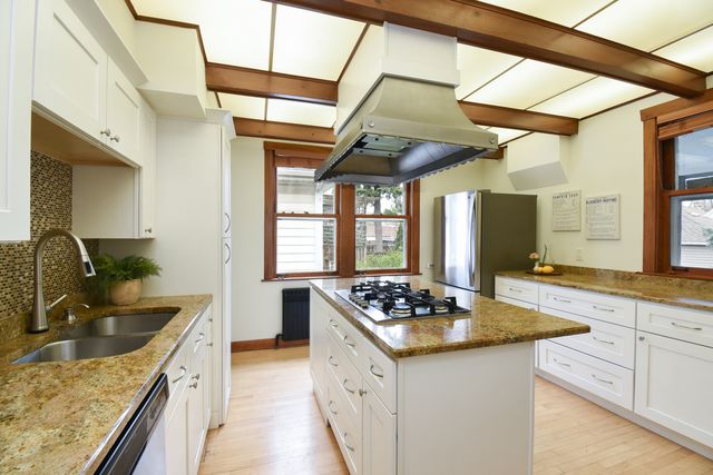 1042 S Kenilworth Avenue, Oak Park, IL 60304