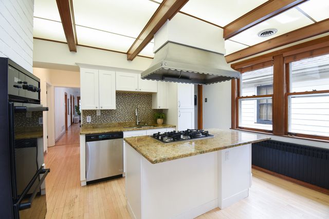 1042 S Kenilworth Avenue, Oak Park, IL 60304