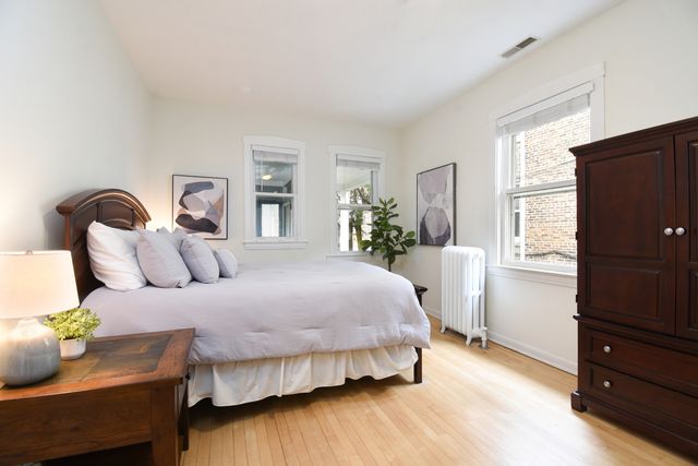 1042 S Kenilworth Avenue, Oak Park, IL 60304