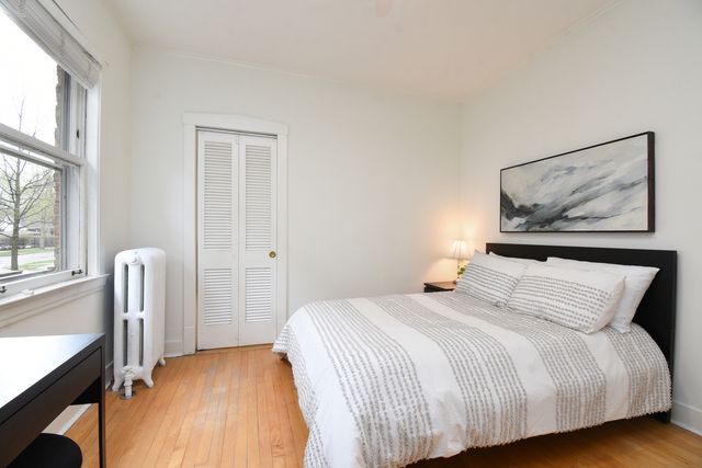 1042 S Kenilworth Avenue, Oak Park, IL 60304