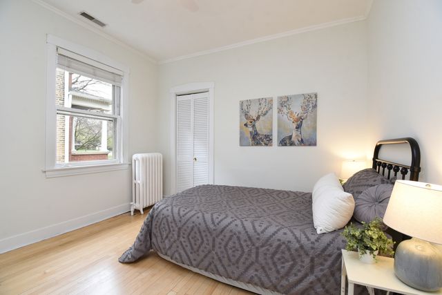 1042 S Kenilworth Avenue, Oak Park, IL 60304