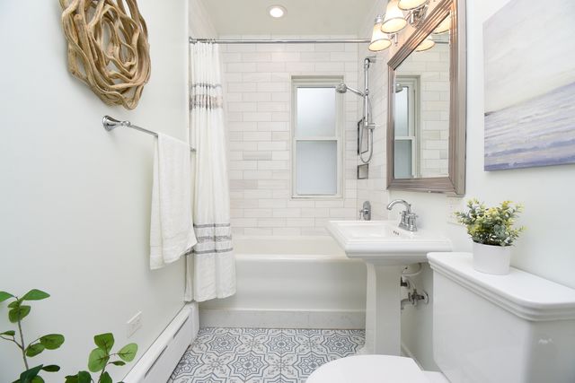 1042 S Kenilworth Avenue, Oak Park, IL 60304