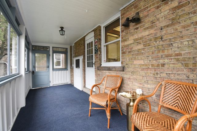 1042 S Kenilworth Avenue, Oak Park, IL 60304