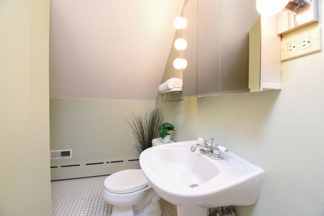 1042 S Kenilworth Avenue, Oak Park, IL 60304