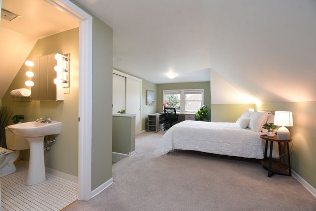 1042 S Kenilworth Avenue, Oak Park, IL 60304