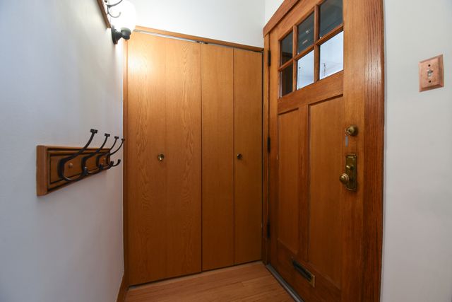 1042 S Kenilworth Avenue, Oak Park, IL 60304