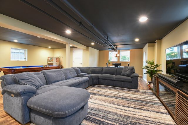 1042 S Kenilworth Avenue, Oak Park, IL 60304