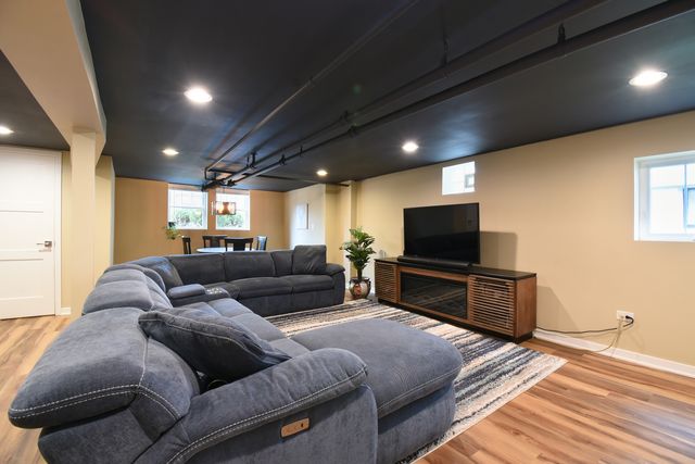 1042 S Kenilworth Avenue, Oak Park, IL 60304