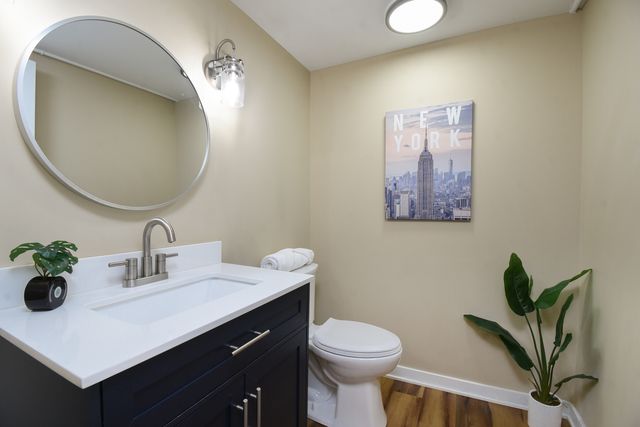 1042 S Kenilworth Avenue, Oak Park, IL 60304