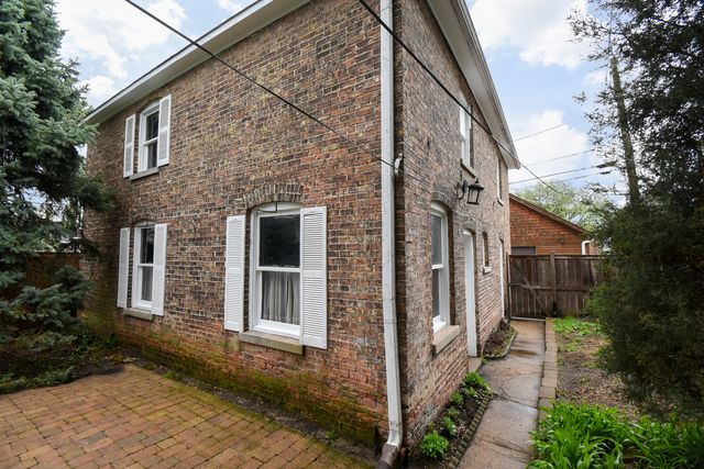 1042 S Kenilworth Avenue, Oak Park, IL 60304